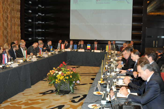 Reuniunea miniştrilor afacerilor externe din sastele SUERD pentru regiunea Dunării, Bucureşti, 28 oct 2013. (Epoch Times România)
