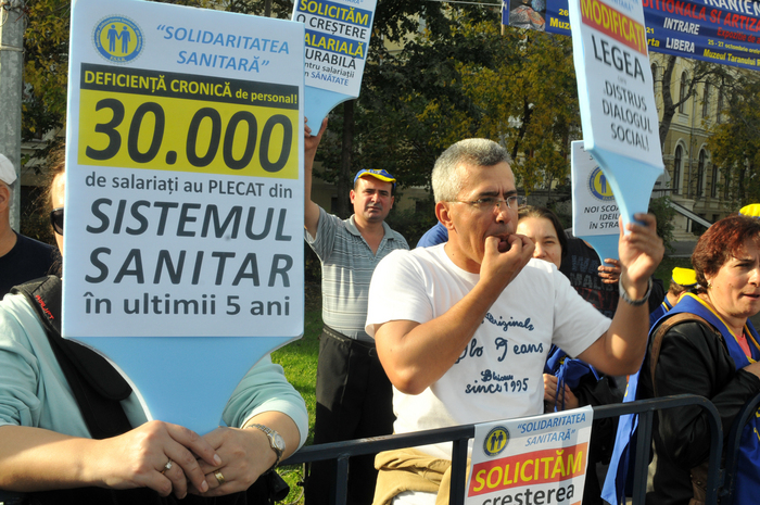 Protest al Sindicatelor din Sănătate în faţa Palatului Victoria (Epoch Times România)