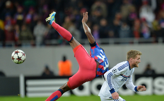 Andre Schurrle, Fernando Varela 1 octombrie 2013. (DANIEL MIHAILESCU / AFP / Getty Images)