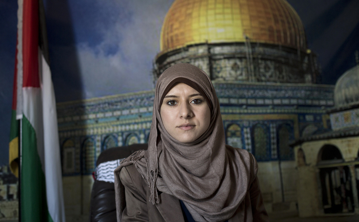 Isra Almodallal, prima femeie purtător de cuvânt al guvernului Hamas. (MOHAMMED ABED / AFP / Getty Images)