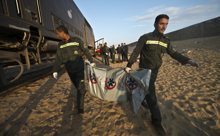 Accident în Egipt la o trecere de cale ferată, 18 noiembrie 2013. (KHALED DESOUKI / AFP / Getty Images)