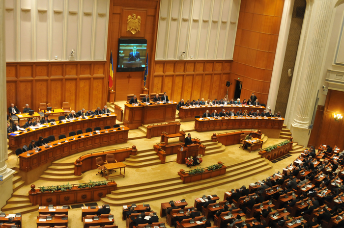 Palatul Parlamentului, Camerele reunite, Guvernul Ponta îşi asumă răspunderea pentru descentralizare