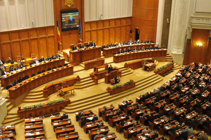 Palatul Parlamentului, Camerele reunite, Guvernul Ponta îşi asumă răspunderea pentru descentralizare