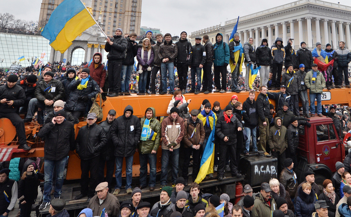 Mii de ucraineeni în Piaţa Independenţei, Kiev, 1 decembrie 2013