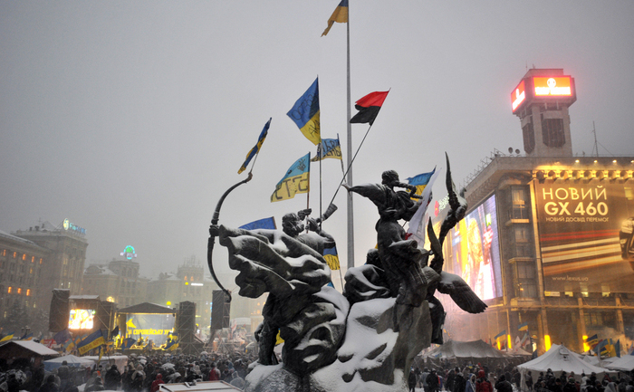 Forţele de ordine împrăştie manifestanţii pro-europa din faţa guvernului de la Kiev. 9 decembrie 2013.