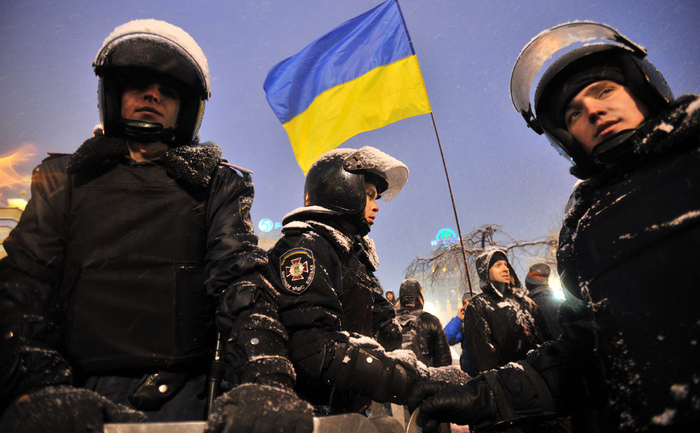 Forţele de ordine au împrăştiat manifestanţii pro-Eu din faţa guvernului de la Kiev. 9 decembrie 2013.