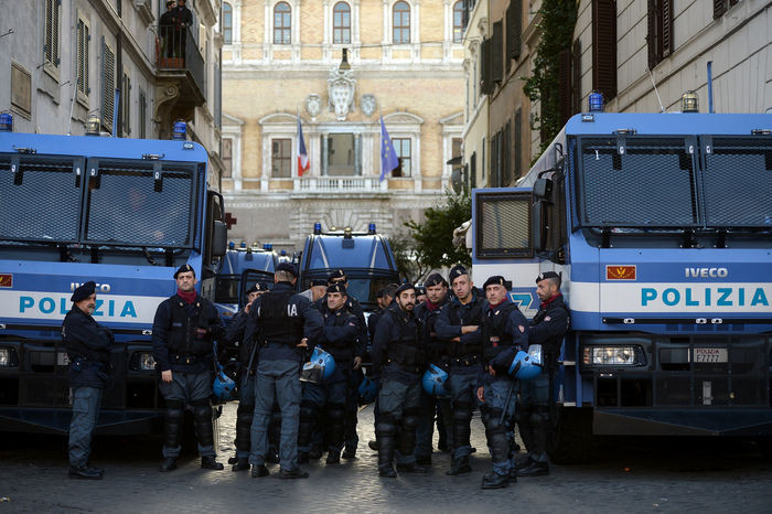 
Italia: Roma "blindată", se intensifcă protestele de piaţă