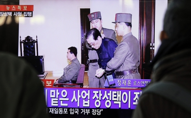 Unchiul liderului nord-coreean Jang Song-thaek în tribunal, 12 decembrie 2013.