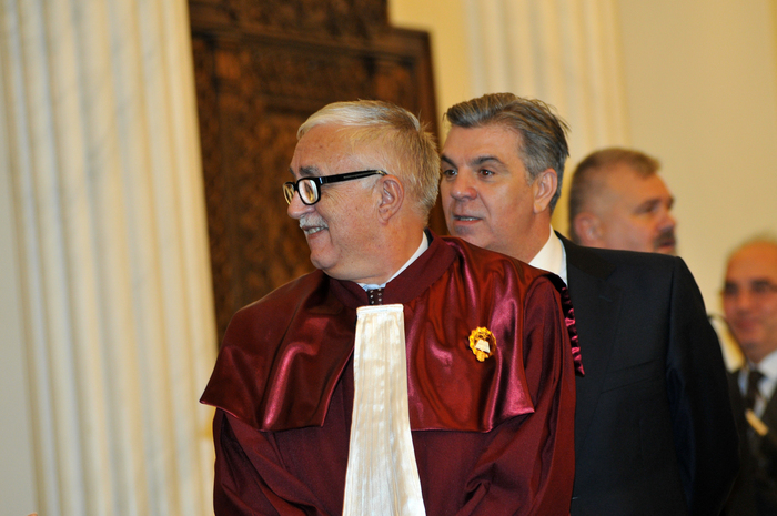 Palatul Cotroceni. În imagine, Augustin Zegrean, preşedintele CCR şi Valeriu Zgonea, preşedintele Camerei Deputaţilor (Epoch Times România)