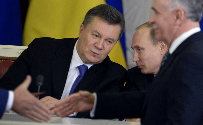 Întrunirea de la Moscova dintre preşedintele Ucrainiei, Viktor Ianukovici şi preşedintele Rusiei, Vladimir Putin. 17 decembrie 2013. (ALEXANDER NEMENOV / AFP / Getty Images)
