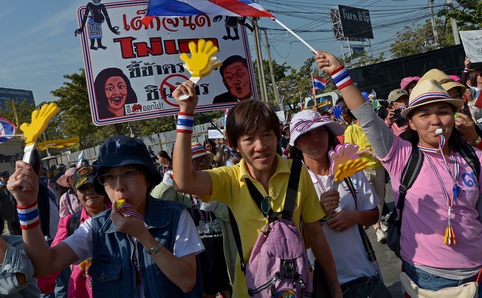 Demonstraţie în Bangkok, în faţa casei premierului Yingluck Shinawatra, 22 decembrie 2013 (PORNCHAI KITTIWONGSAKUL / AFP / Getty Images)