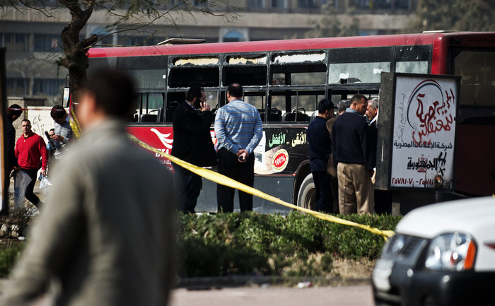 Egipt: O bombă explodează în Cairo la trecerea unui autobuz, 26 Decembrie, 2013. (GIANLUIGI GUERCIA / AFP / Getty Images)