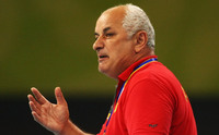 Selecţionerul echipei feminine de handbal a României, Gheorghe Tadici. (Alexander Hassenstein / Bongarts / Getty Images)