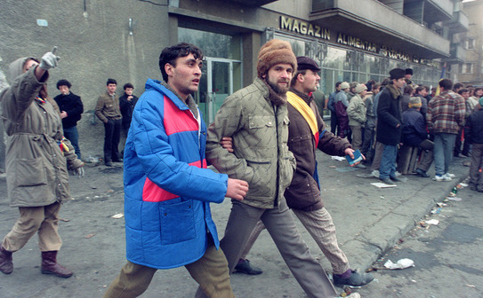 Revoluţionari bucureşteni, 25 decembrie 1989 (CHRISTOPHE SIMON/AFP/Getty Images)