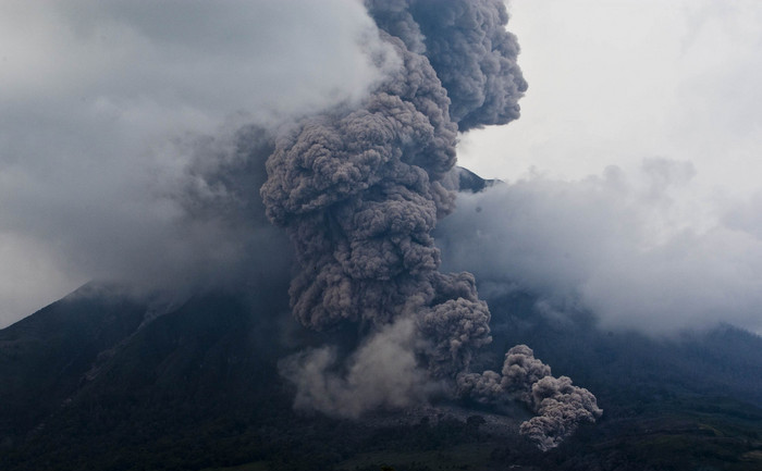 Vulcanul Sinabung erupe din nou, 1 ianuarie 2013, Sumatra, Indonezia
