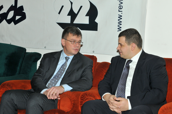 Eugen Tomac, preşedintele PMP, şi Mihai Răzvan Ungureanu, Preşedintele FC (Epoch Times România)