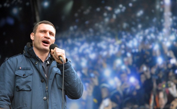 Liderul opoziţiei Vitali Klitschko ţine un discurs la un protest anti-guvernamental din Ucraina.