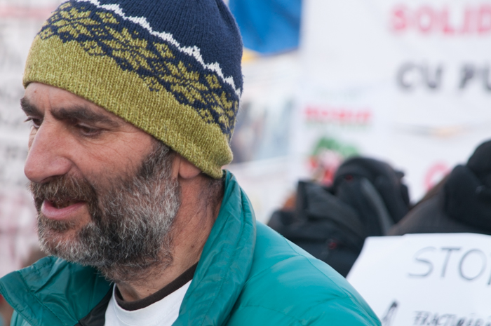 După o grevă a foamei de 22 de zile petrecute în frig, ziua şi noaptea, Alexandru Popescu încetează forma sa de protest iniţiată împotriva abuzurulor Guvernului la Pungeşti (Adrian Sturdza / Epoch Times)