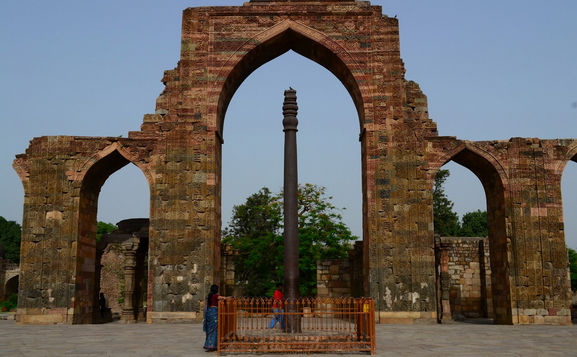 Iron Pillar of Delhi. (delhisultanat.blogspot)