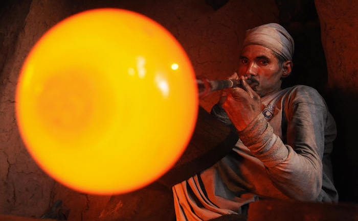 Meşter sticlar. (SHAH MARAI / AFP / Getty Images)