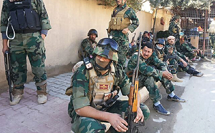 Soldaţii irakieni în oraşul Ramadi, 19 ianuarie 2014.