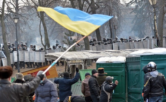 Criza politică majoră din Ucraina a dat naştere la ciocniri directe şi violente în centrul Kievului. (SERGEI SUPINSKY / AFP / Getty Images)
