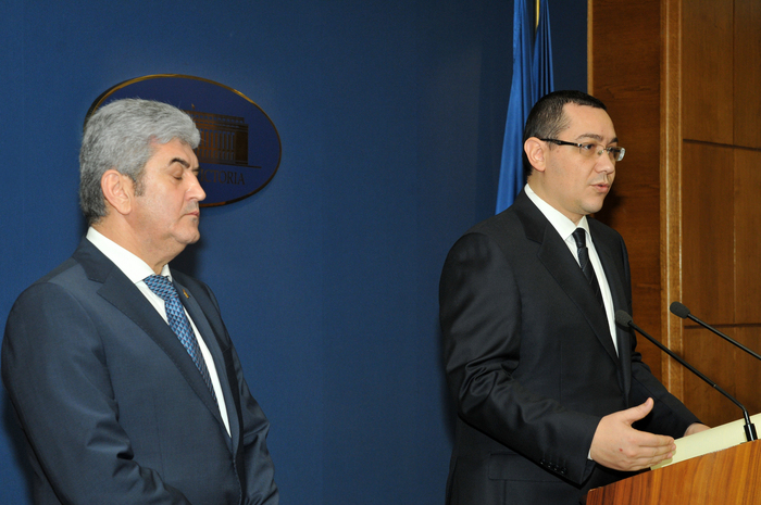 Victor Ponta şi Gabriel Oprea, declaraţii de presă