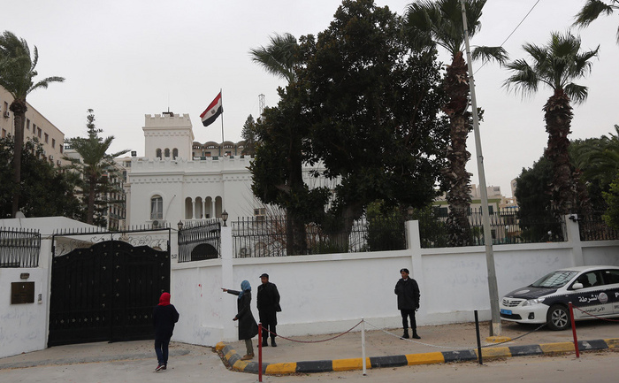 Ambasada egipteană din Tripoli, Libia, 25 ianuarie 2014 (MAHMUD TURKIA / AFP / Getty Images)
