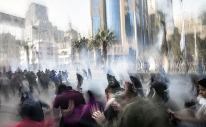 Ploaie de grenade lacrimogene la aniversare, 25 ianuarie 2014, Cairo (MAHMOUD KHALED / AFP / Getty Images)