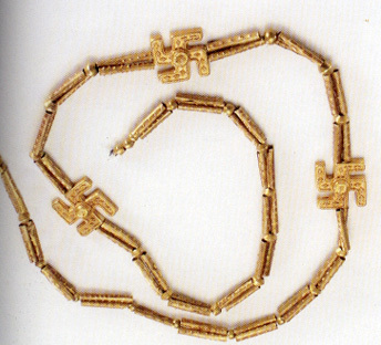 Un colier din aur vechi de 3.000 de ani găsit în provincia Rasht din Iran.