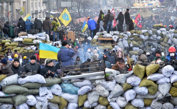 Protestatarii anti-guvernamentali au ridicat mai multe baricade în centrul Kievului. 26 ianuarie 2014. (SERGEI SUPINSKY / AFP / Getty Images)