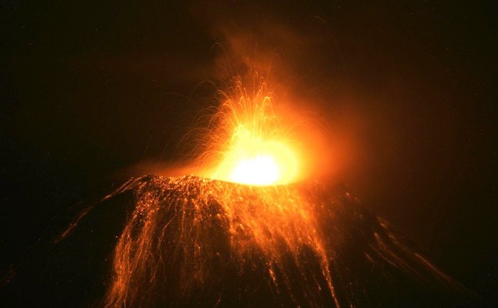 Vulcanul Tungurahua din Ecuador, 1 Februarie 2014