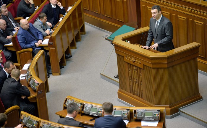 Vitali Kliciko în faţa parlamentului de la  Kiev, 4 februarie 2014. (SERGEI SUPINSKY / AFP / Getty Images)