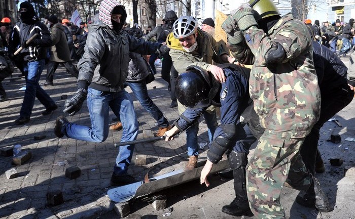 Ciocniri extrem de violente le Kiev, 18 februarie 2014