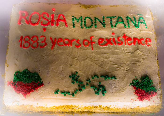 Rosia Montana sărbătorită in Toronto - tort aniversar