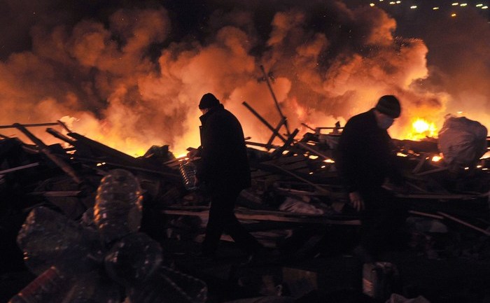 Kiev, 18 februarie 2014, trupe însoţite de blindate au invadat EuroMaidanul. S-au înregistrat zeci de morţi şi mii de răniţi.