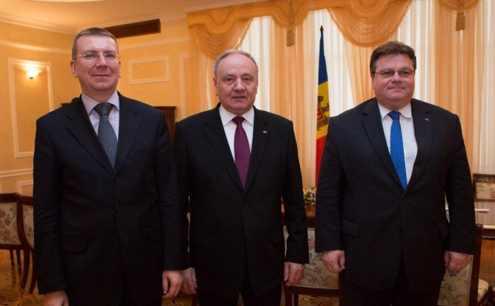Preşedintele Republicii Moldova, Nicolae Timofti, ministrul de Externe al Lituaniei, Linas Linkevicius, şi ministrul de Externe al Letoniei, Edgars Rinkevics (presedinte.md)