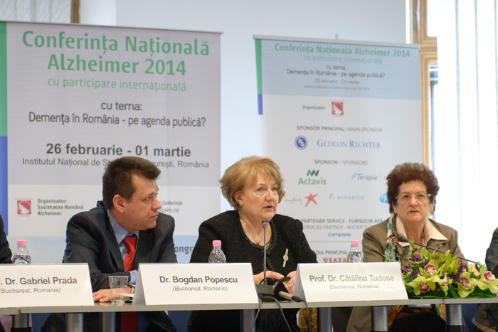 Prof. Dr. Cătălina Tudose, preşedintele Societaţii Române Alzheimer, prezintă la Conferinţa Naţională Alzheimer 2014