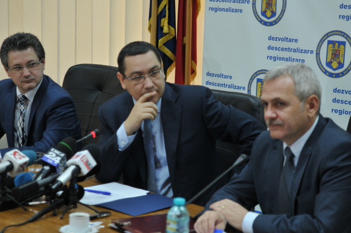 Conferinţă de presă la Ministerul Dezvoltării Regionale şi Administraţiei Publice. În imagine, Mihnea Costoi, Victor Ponta şi Liviu Dragnea