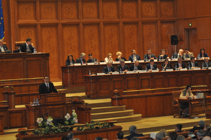 Asumarea răspunderii Guvernului Ponta 3 în faţa Camerelor reunite ale Parlamentului României (Epoch Times România)