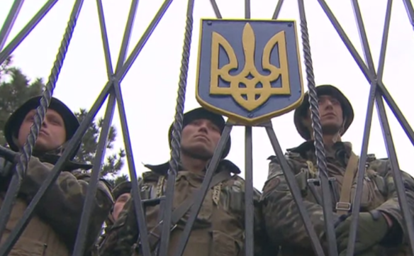 Soldaţii ucraineni din Simferopol, Crimeea. (captură youtube.com)