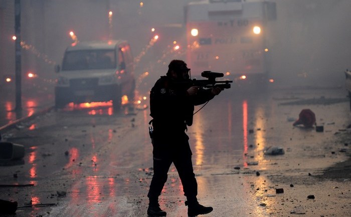 Poliţie anti revoltă în Istambul, 12 martie 2014