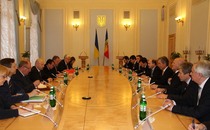 Iurie Leancă  cu  preşedintele interimar al Ucrainei, Oleksandr Turcinov (gov.md)