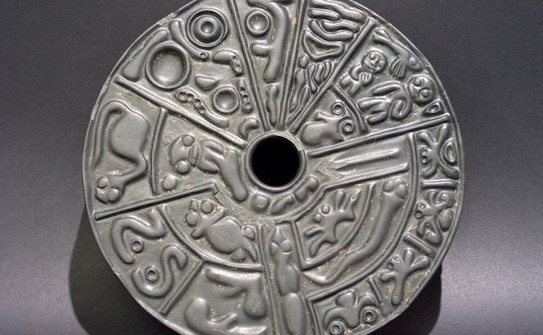 Artefacte din lidit descoperite în Columbia. (Projectavalon.)