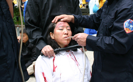 Tortura prin hrănire forţată (Minghui.org)