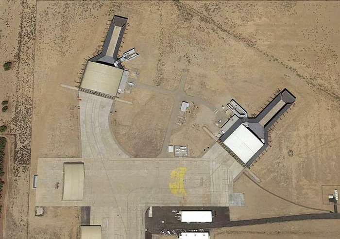 Hangar construit recent în Area 51.