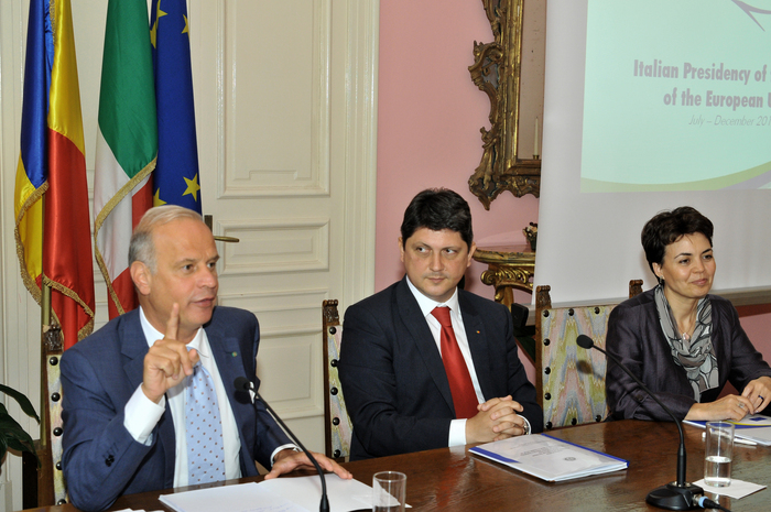 Diego Brasioli, Ambasadorul Italiei , Titus Corlăţean, Ministrul  Afacerilor Externe şi Angela Filote, şefa Reprezentanţei Comisiei  Europene în România