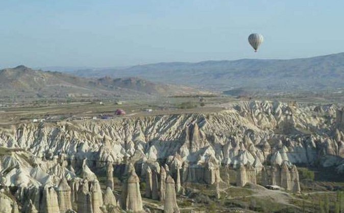 Zburând cu balonul deasupra Cappadociei