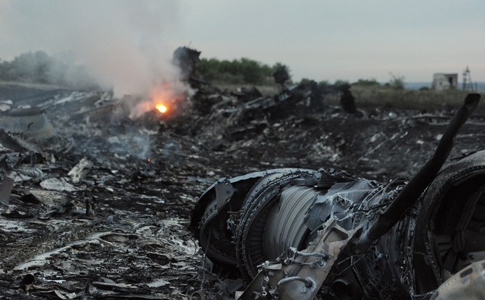 Rămăşite ale zborului MH17, doborât pe 17 iulie 2014 deasupra Ucrainei. 295 de victime