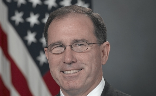 Subsecretarul american al apărării pentru informaţii, Michael G. Vickers